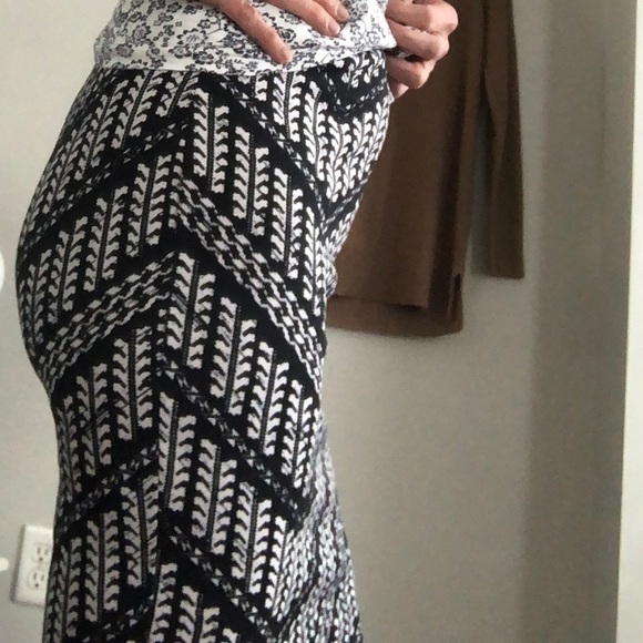 Geometric Pencil Skirt Size M Made in USA - Picture 4 of 8